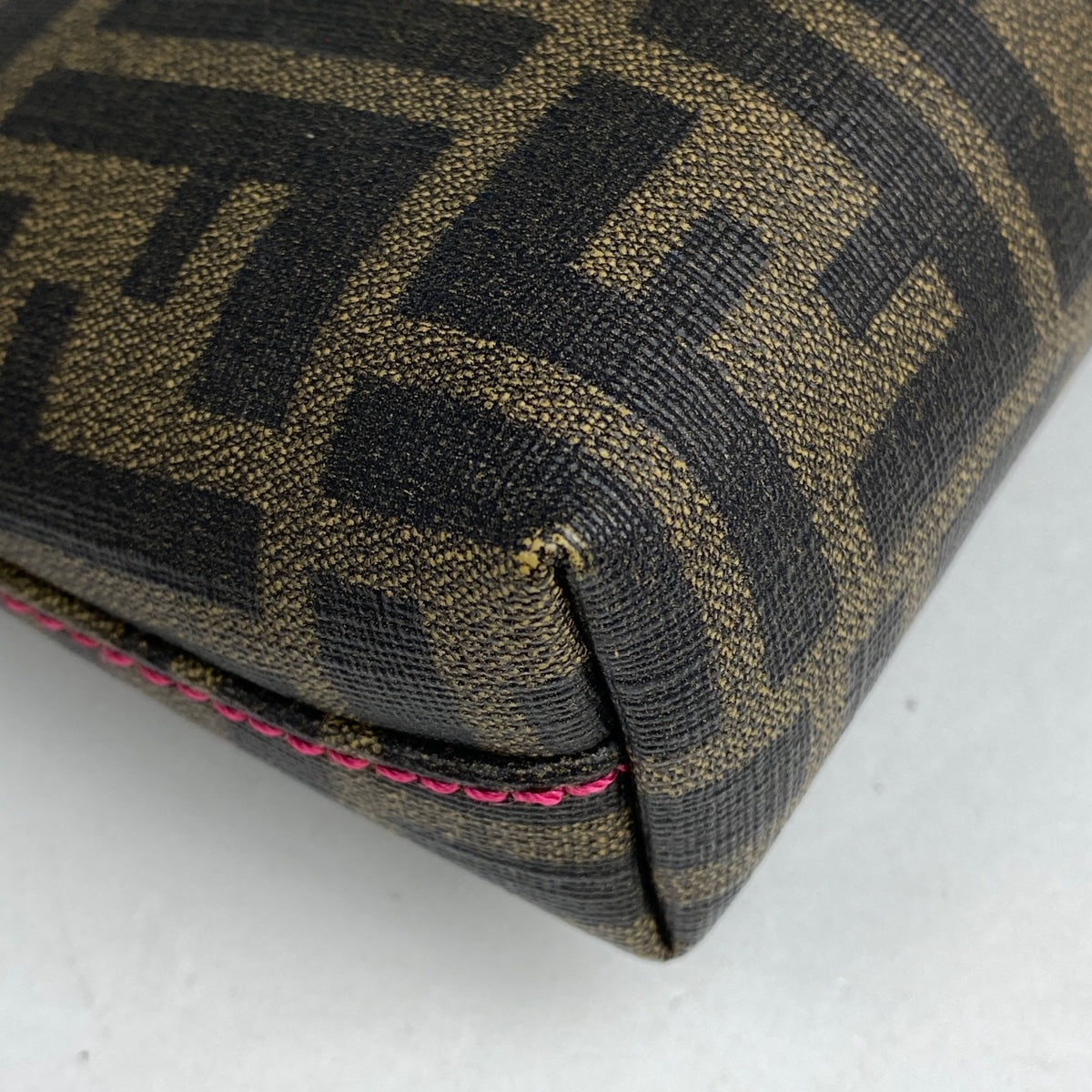 FENDI　フェンディ　ズッカ柄　FF柄　ポーチ　ハンドル　キャンバス　レザー FENDI フェンディ ズッカ柄 FF柄 ポーチ ハンドル キャンバス レザー