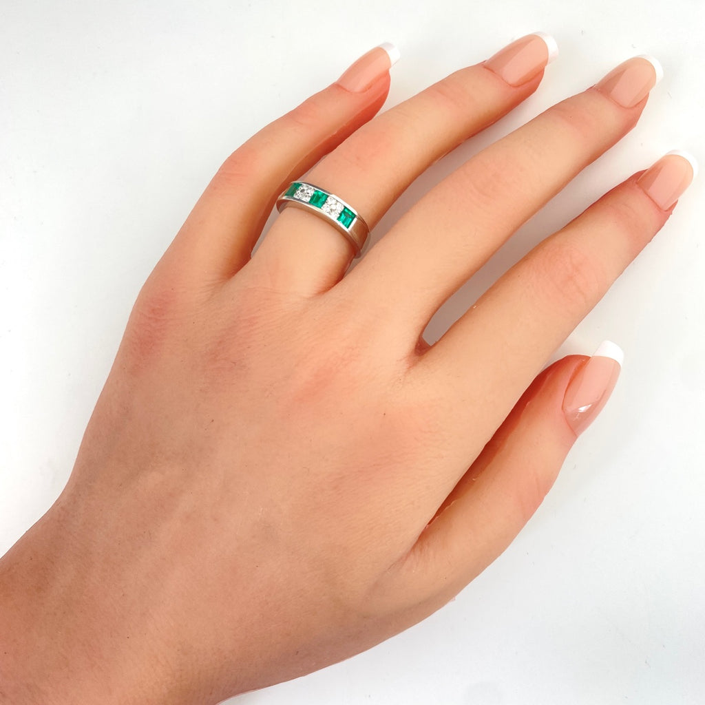 エメラルド デザインリング プラチナ 指輪 メレダイヤ リング 12号 Pt900 エメラルド ダイヤモンド レディース 【中古】nbjwl