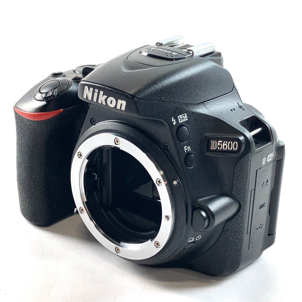 ニコン Nikon D5600 ボディ ブラック デジタル 一眼レフカメラ 【中古】
