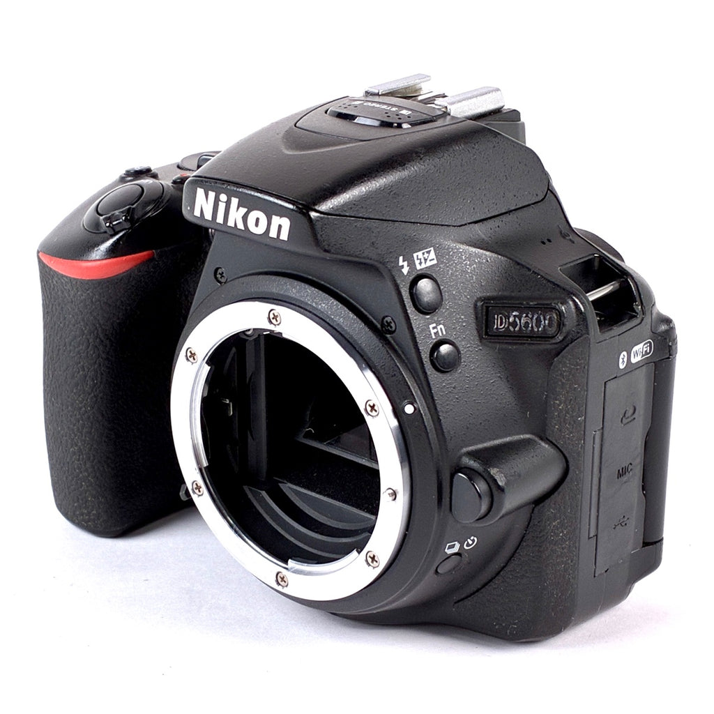 ニコン Nikon D5600 ボディ ［ジャンク品］ デジタル 一眼レフカメラ 【中古】cambb