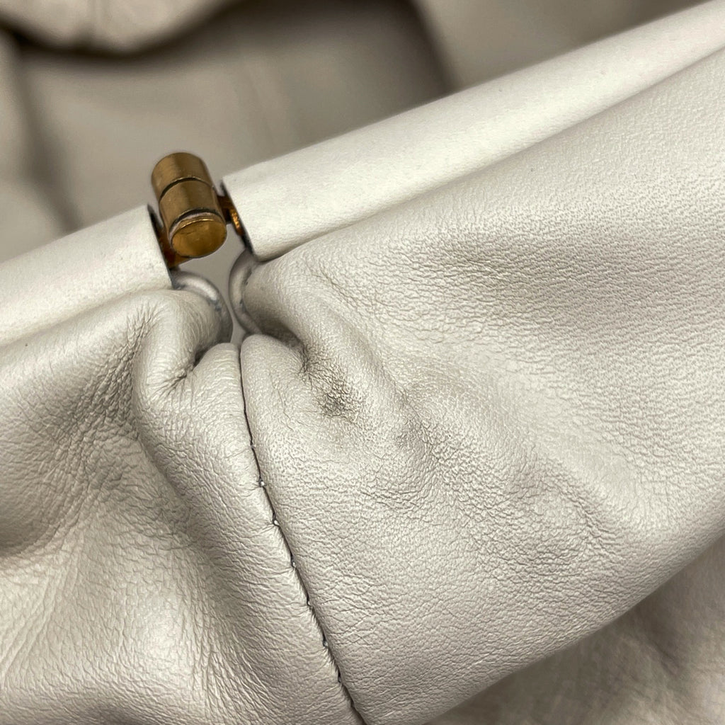 Bottega Veneta ベージュ ポーチ　クラッチバッグ ボッテガヴェネタ イントレチャート ザ ポーチ レザー クラッチ