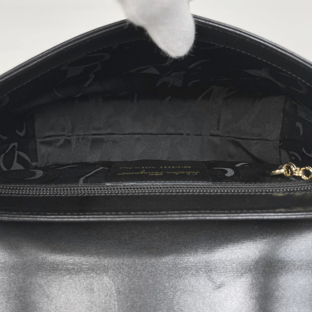 サルヴァトーレフェラガモ ガンチーニ ショルダーバッグ ロゴ ショルダーバッグ レザー ブラック レディース 【中古】brbag