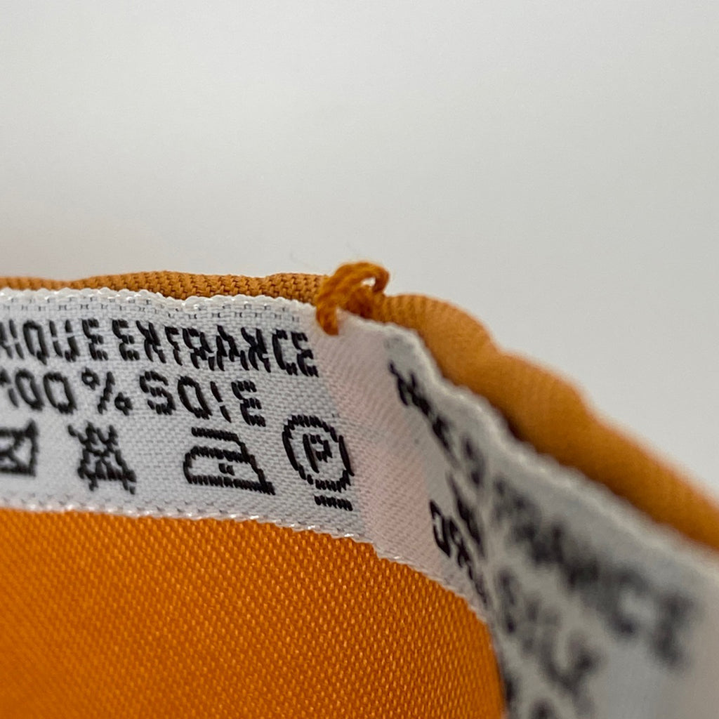 エルメス カレ 90 PERSONA ペルソナ 仮面 スカーフ シルク オレンジ マルチカラー レディース 【中古】 
 ラッピング可