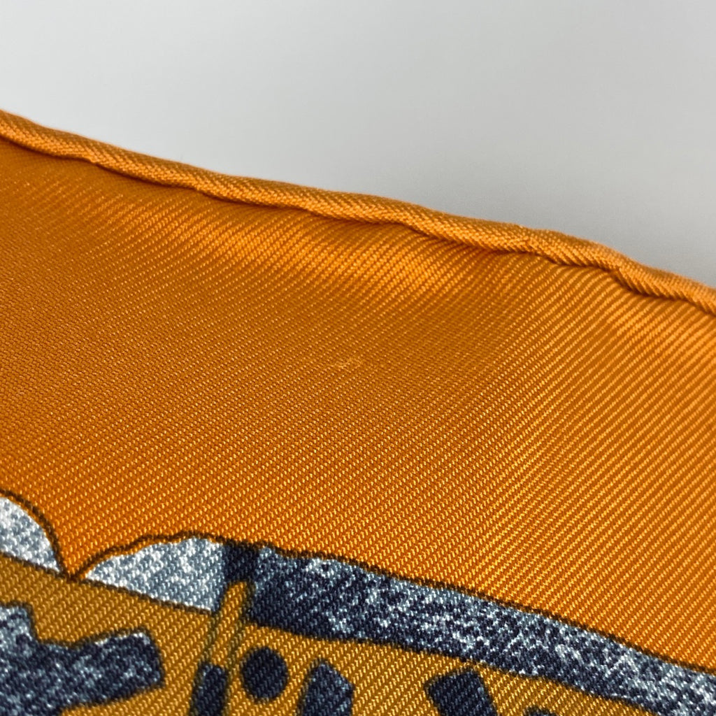 エルメス カレ 90 PERSONA ペルソナ 仮面 スカーフ シルク オレンジ マルチカラー レディース 【中古】 
 ラッピング可