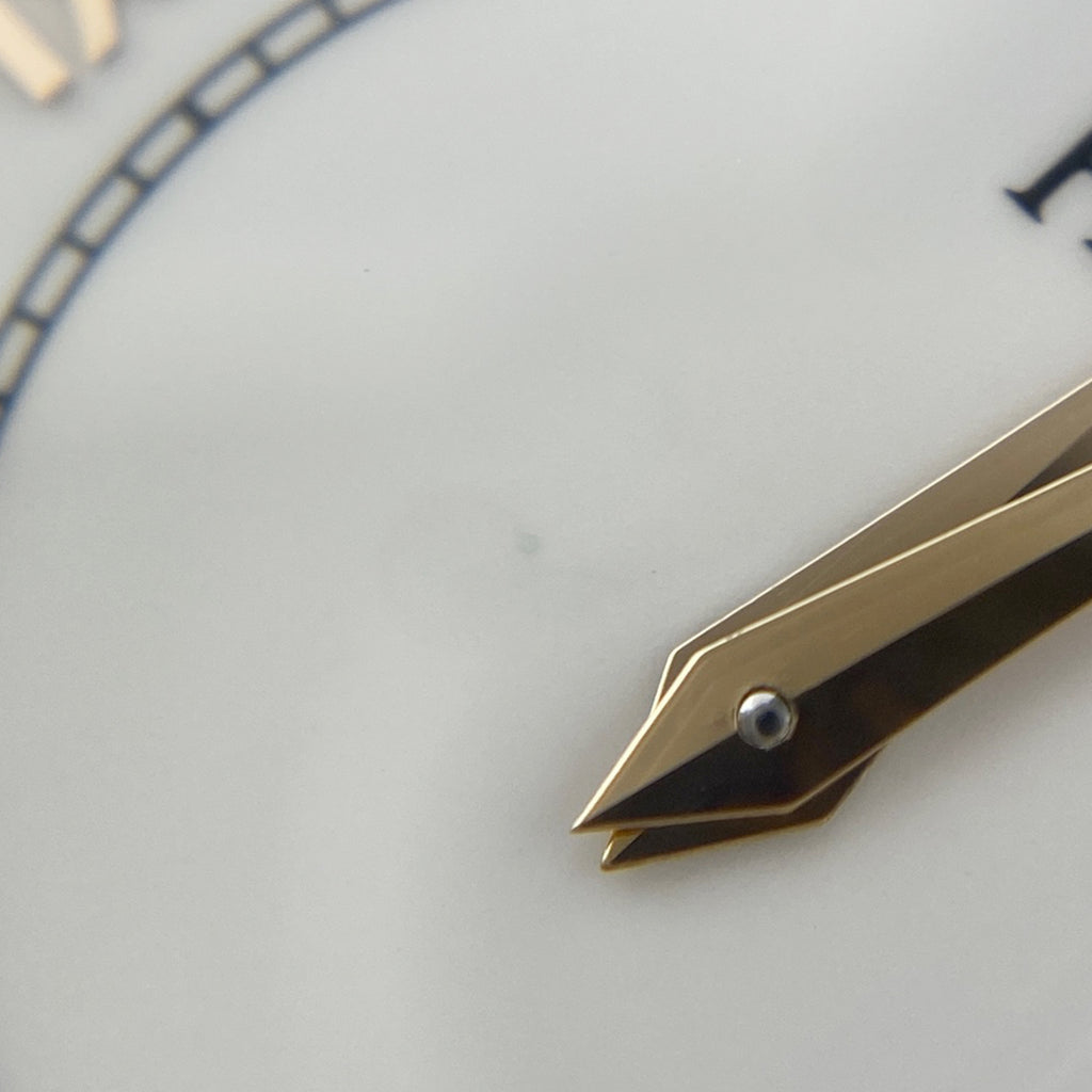 ピアジェ トラディション 120周年記念モデル 8005N 腕時計 PG レザー クォーツ ホワイト レディース 【中古】 
 ラッピング可