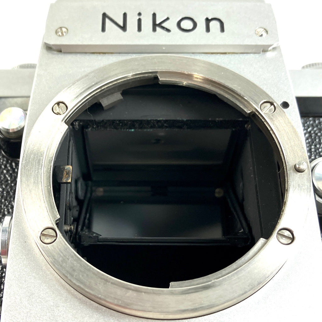 ニコン Nikon F アイレベル シルバー ＋ NIKKOR-Q.C Auto 135mm F3.5 フィルム マニュアルフォーカス 一眼レフカメラ 【中古】