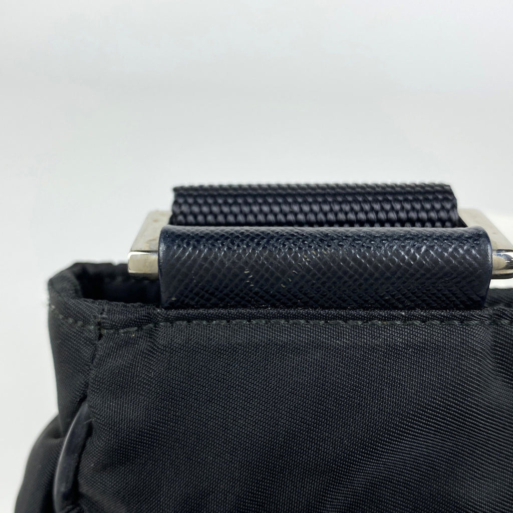 プラダ ロゴプレート ショルダーバッグ ナイロン ネロ(ブラック) レディース 【中古】brbag