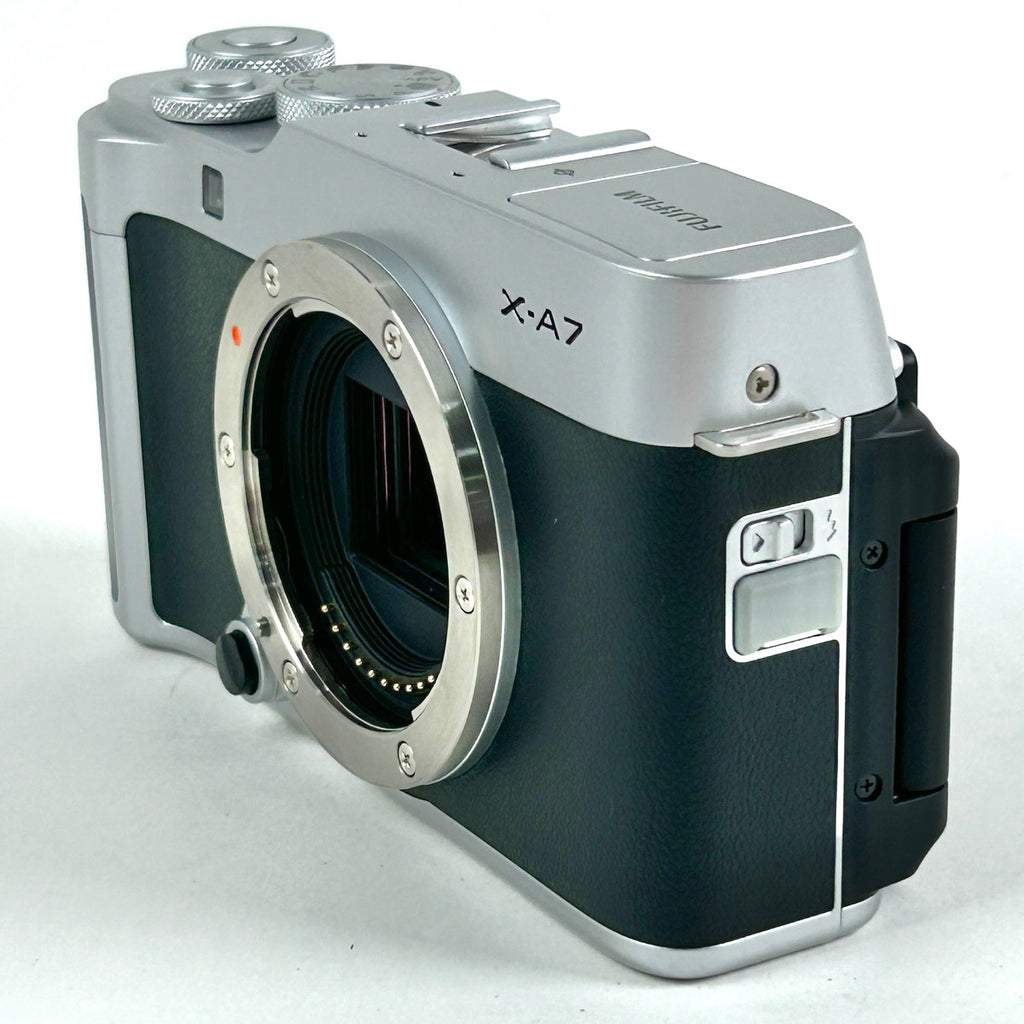 富士フイルム FUJIFILM X-A7 ボディ シルバー デジタル ミラーレス 一眼カメラ 【中古】