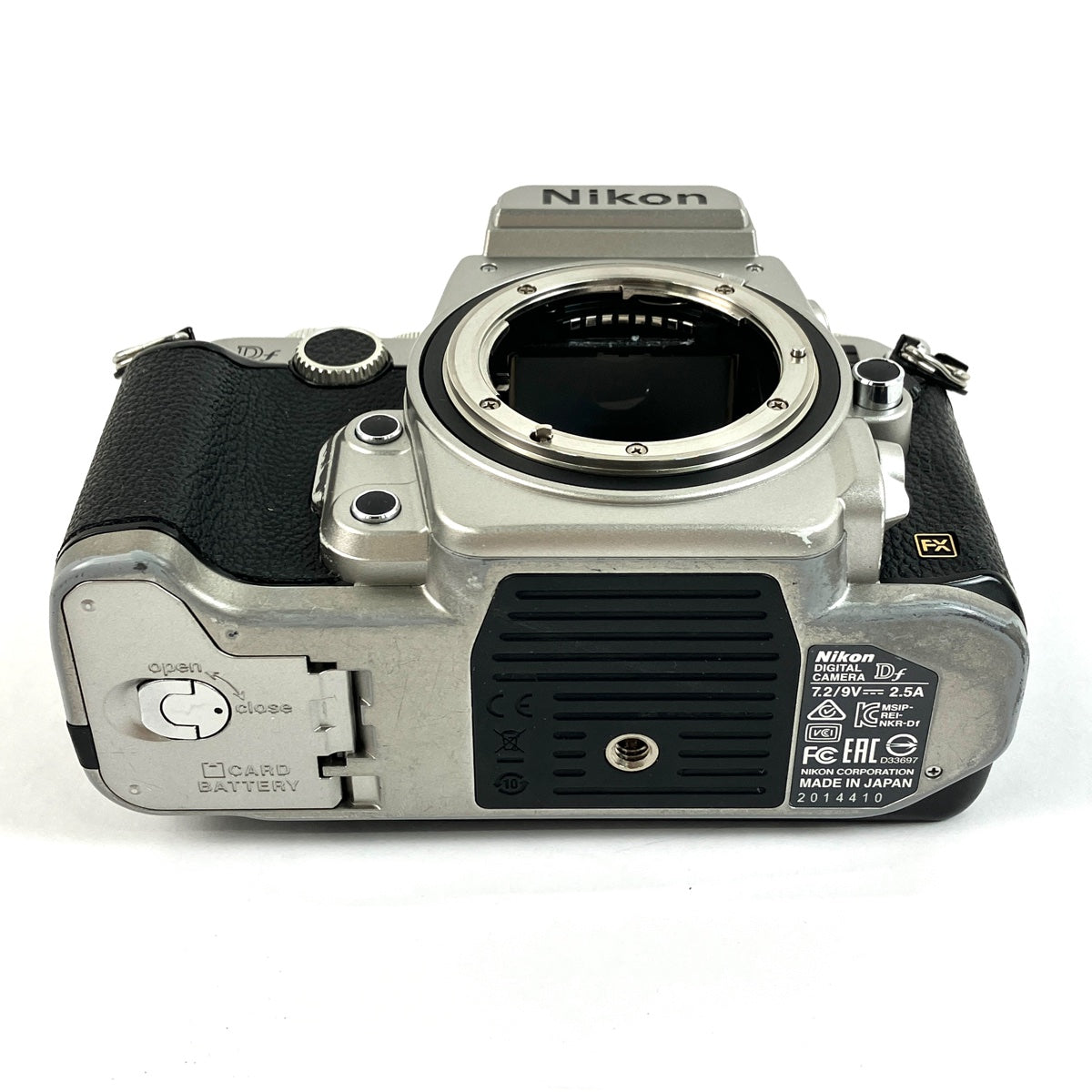 Nikon Df - 撮影枚数1354　ニコン - シルバーボディ 箱有り Nikon Df - 撮影枚数1354 ニコン - シルバーボディ 箱有り