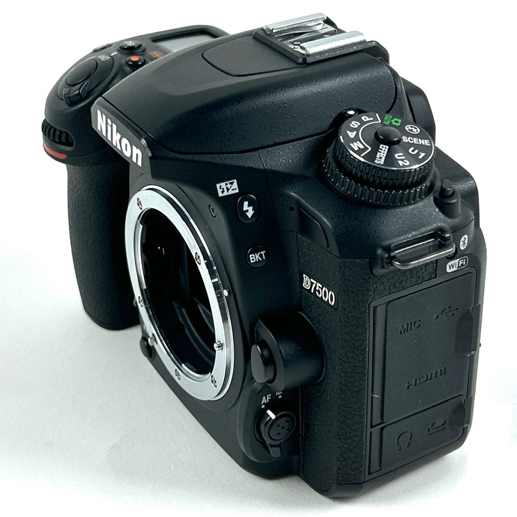 ニコン Nikon D7500 18-140 VR レンズキット デジタル 一眼レフカメラ 【中古】