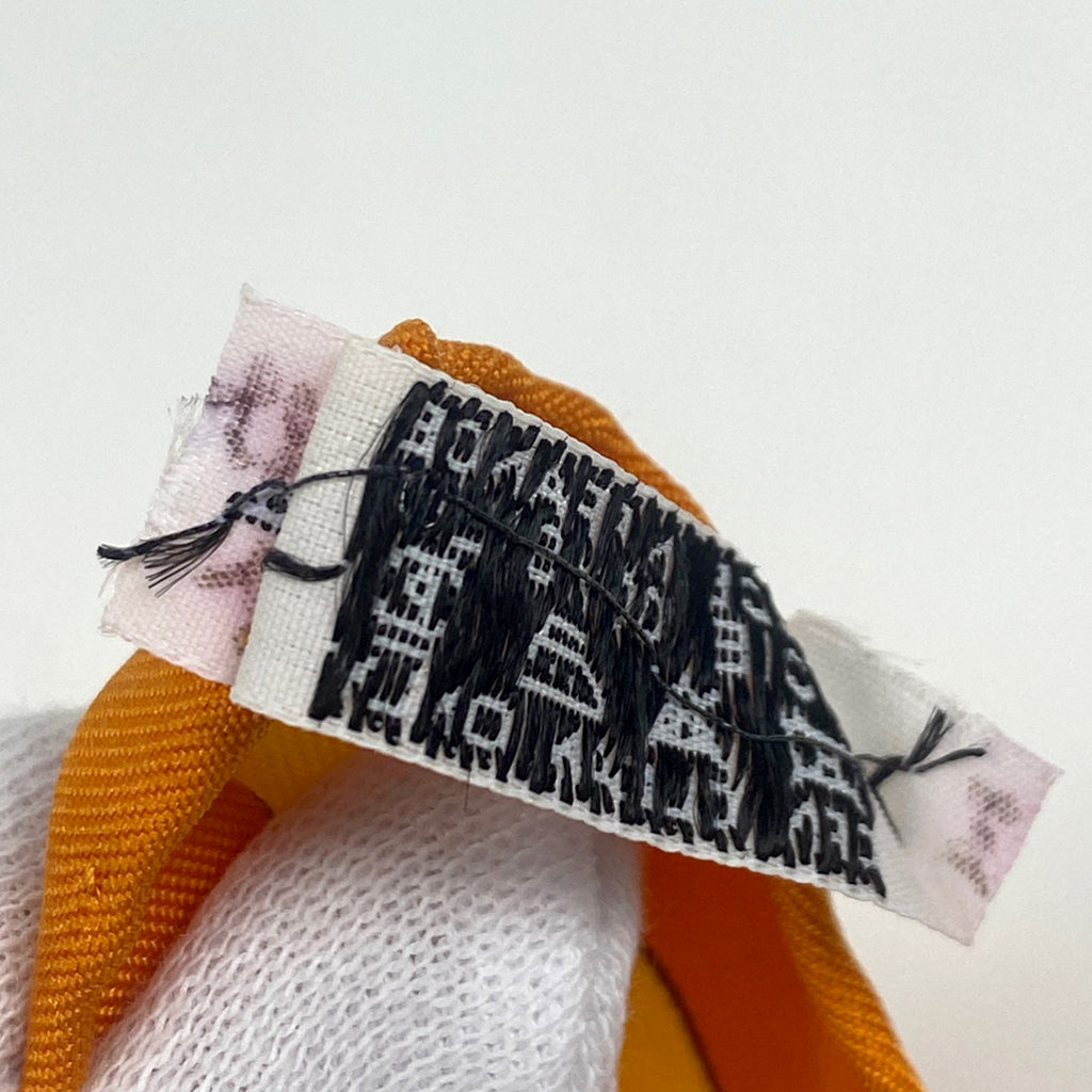 エルメス プチカレ L'ART D'ECRIRE 書の芸術 スカーフ シルク オレンジ  レディース 【中古】 
 ラッピング可