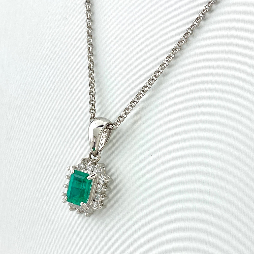 エメラルド デザインネックレス プラチナ ペンダント メレダイヤ ネックレス Pt900 Pt850 エメラルド レディース 【中古】 
 ラッピング可