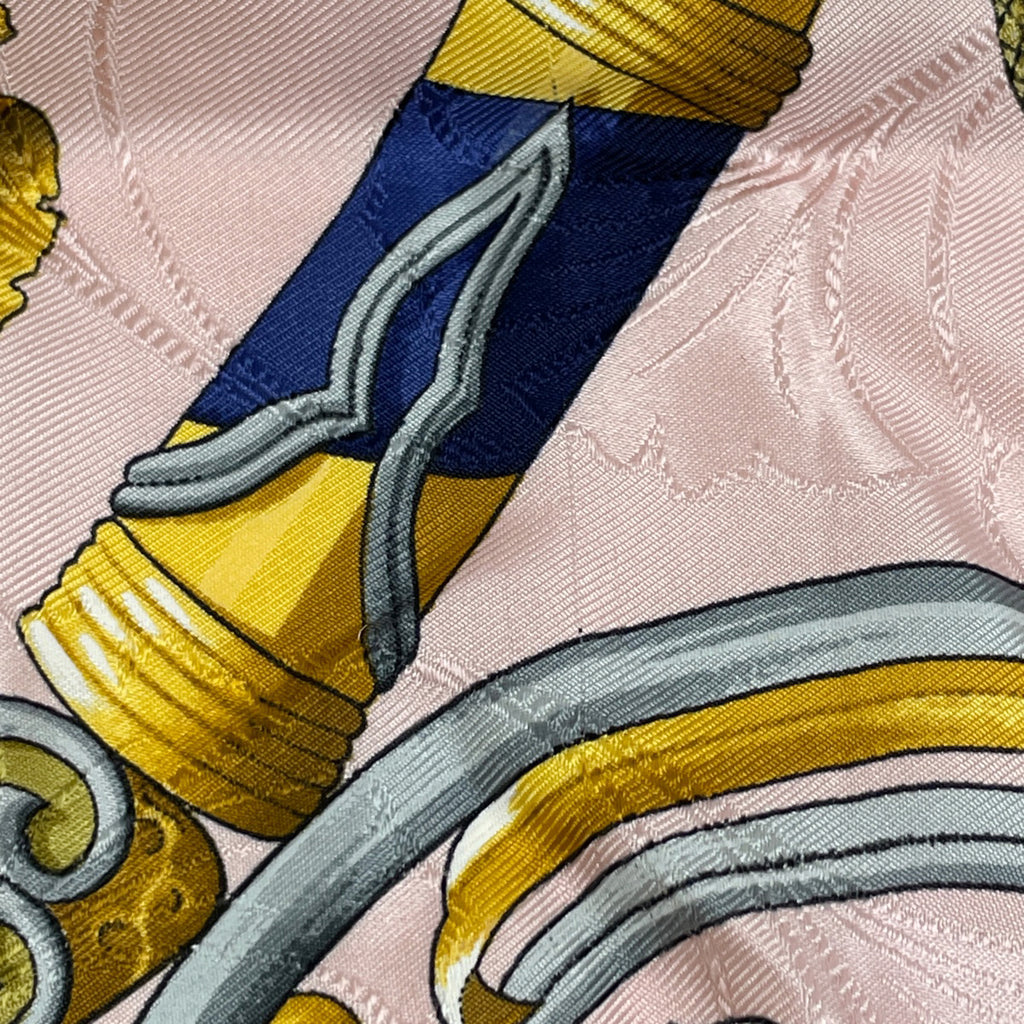 エルメス カレ 90 DAIMYO PRINCES DU SOLEIL LEVANT 大名 日出る国の皇子 家紋 スカーフ シルク ピンク マルチカラー レディース 【中古】brbag