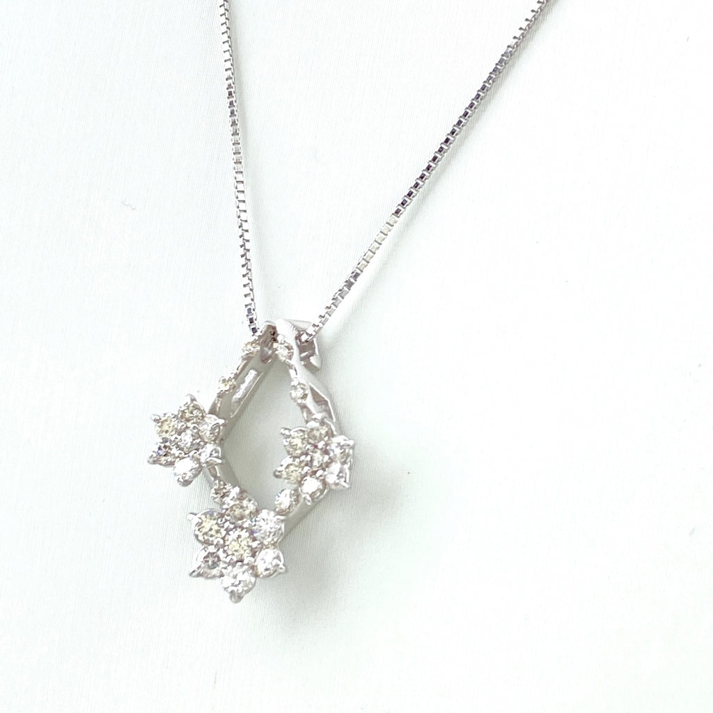 フラワーモチーフ デザインネックレス WG ホワイトゴールド ペンダント メレダイヤ 花 ネックレス K18 WG ダイヤモンド レディース 【中古】nbjwl