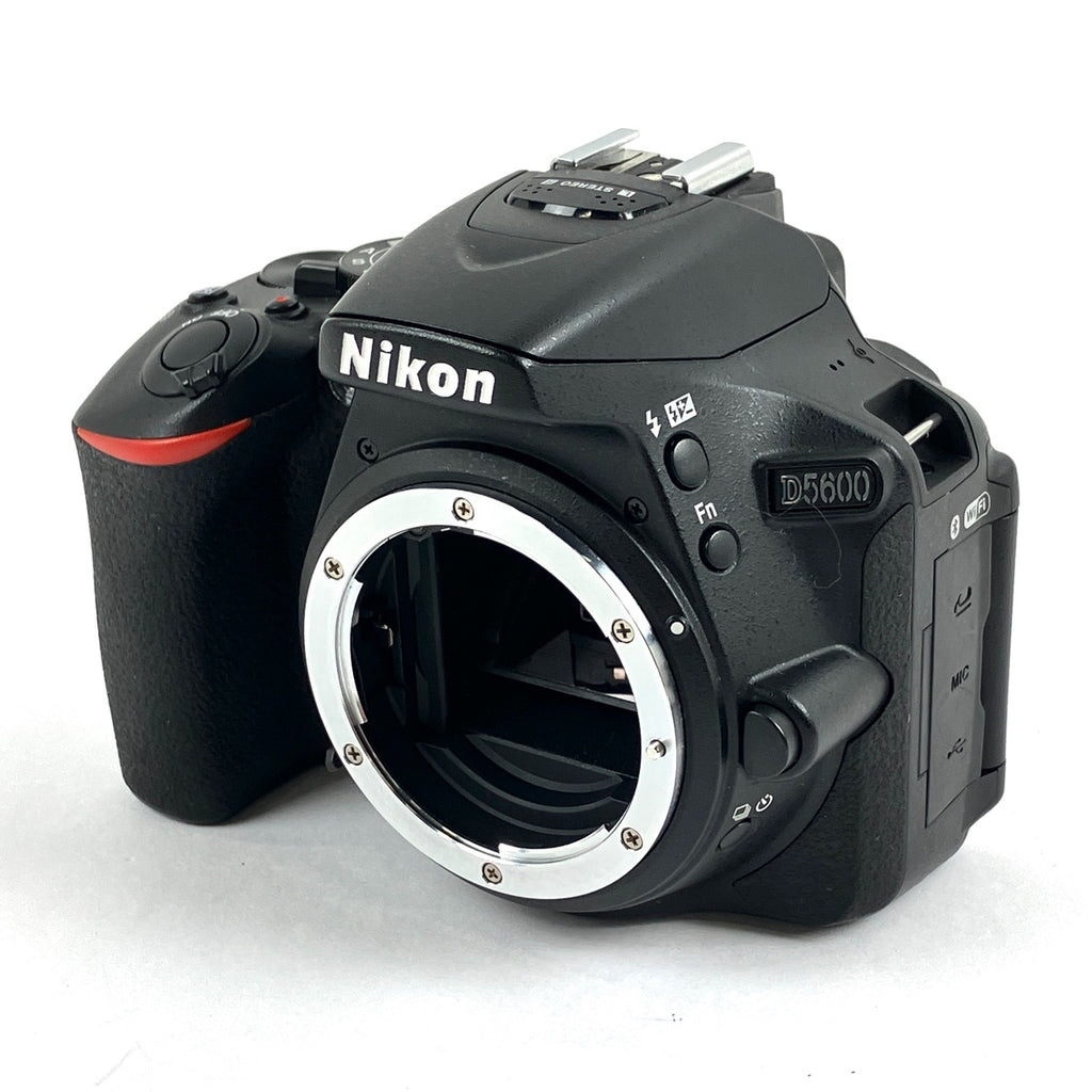 ニコン Nikon D5600 18-55 VR レンズキット デジタル 一眼レフカメラ 【中古】cambb