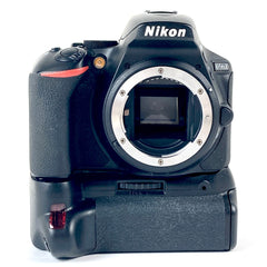 ニコン Nikon D5600 ボディ デジタル 一眼レフカメラ 【中古】