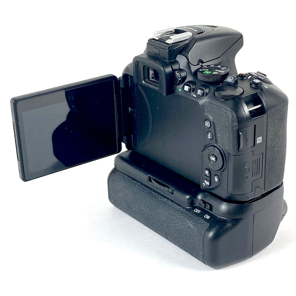 ニコン Nikon D5600 ボディ デジタル 一眼レフカメラ 【中古】