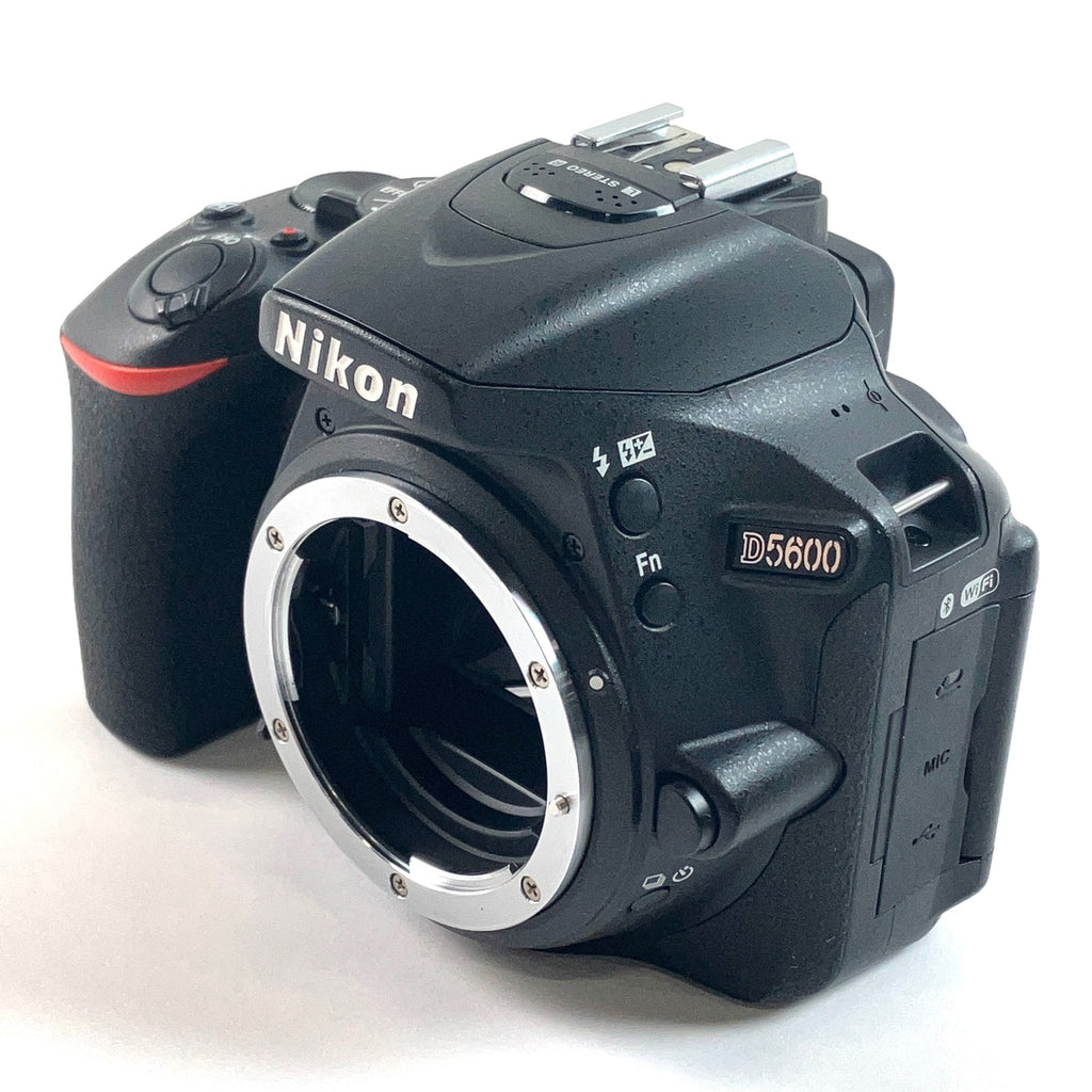 ニコン Nikon D5600 ダブルズームキット デジタル 一眼レフカメラ 【中古】