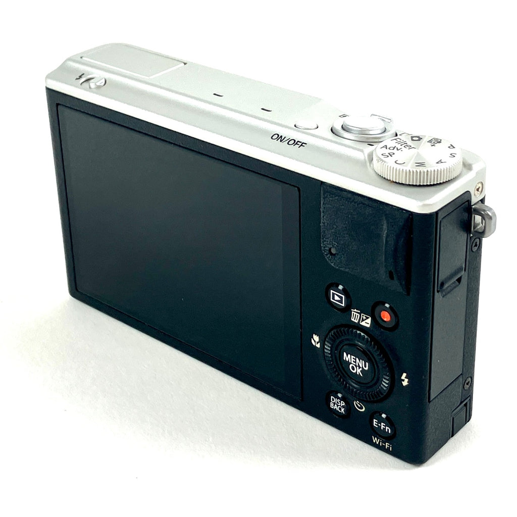 富士フイルム FUJIFILM XQ2 シルバー コンパクトデジタルカメラ 【中古】