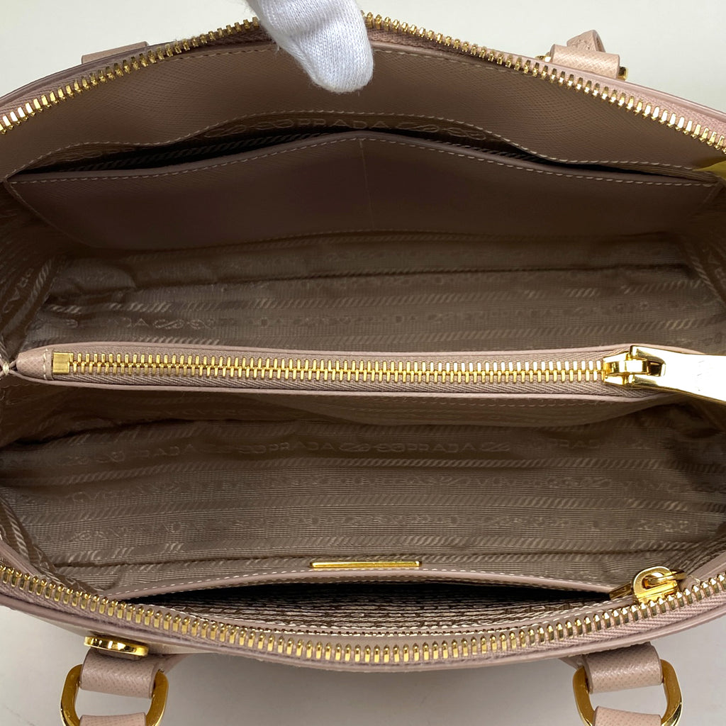 【在庫一掃】 プラダ ロゴプレート ハンドバッグ 2WAY ショルダーバッグ ハンドバッグ レザー ピンクベージュ 1BA837 レディース 【中古】 brbag