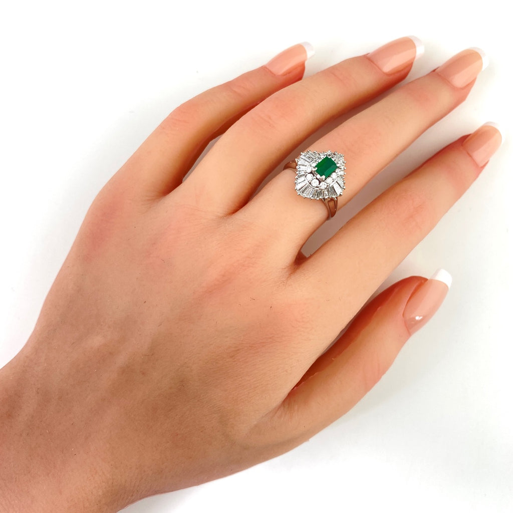 エメラルド デザインリング プラチナ 指輪 メレダイヤ リング 12.5号 Pt900 エメラルド ダイヤモンド レディース 【中古】nbjwl