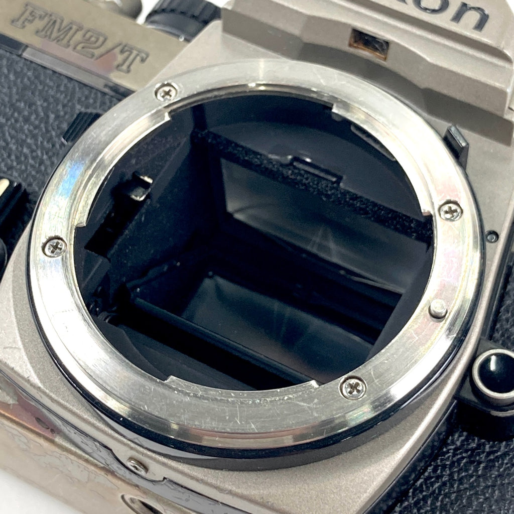 ニコン Nikon NEW FM2/T チタン ボディ フィルム マニュアルフォーカス 一眼レフカメラ 【中古】
