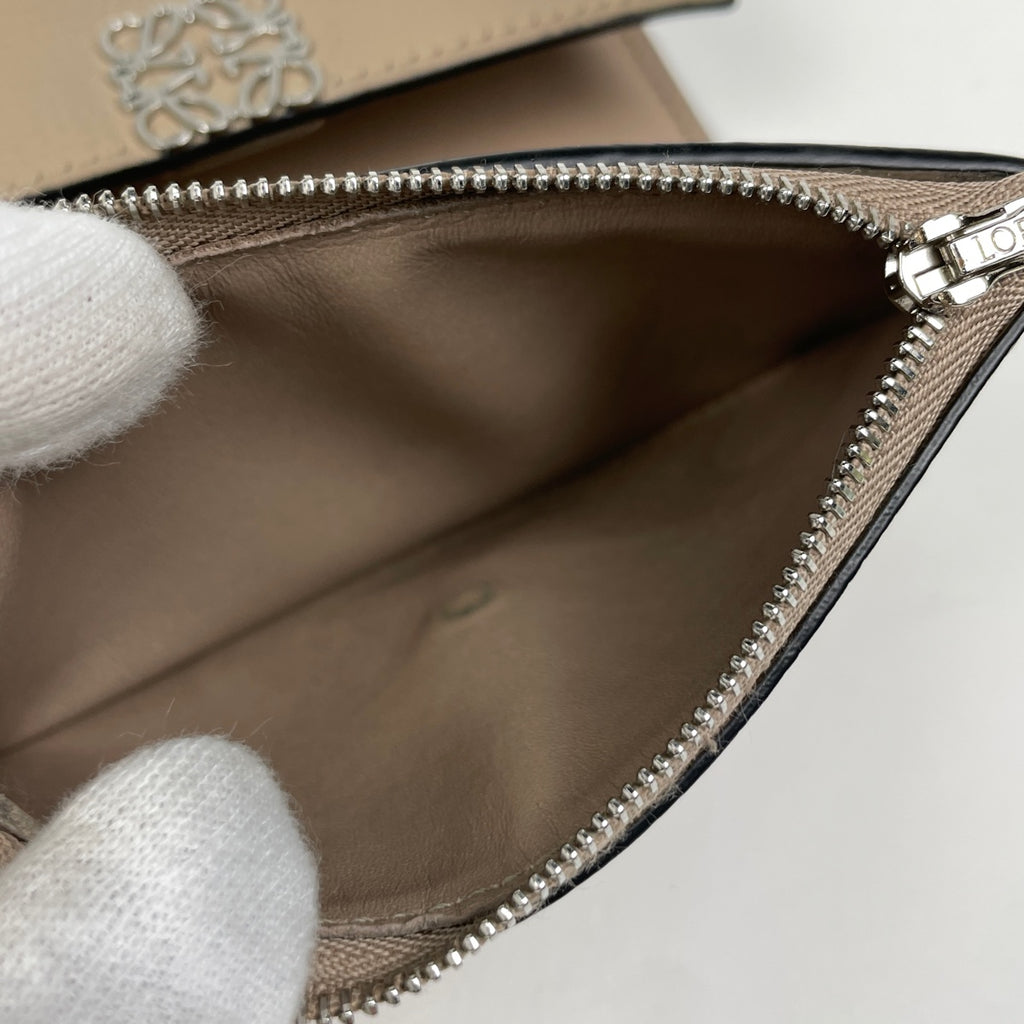 ロエベ アナグラム 三つ折り 財布 ロゴ 三つ折り財布 レザー グレージュ レディース 【中古】brbag