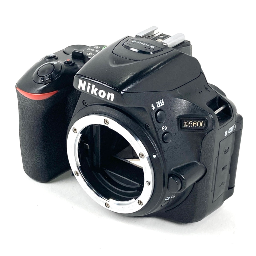 ニコン Nikon D5600 ダブルズームキット デジタル 一眼レフカメラ 【中古】