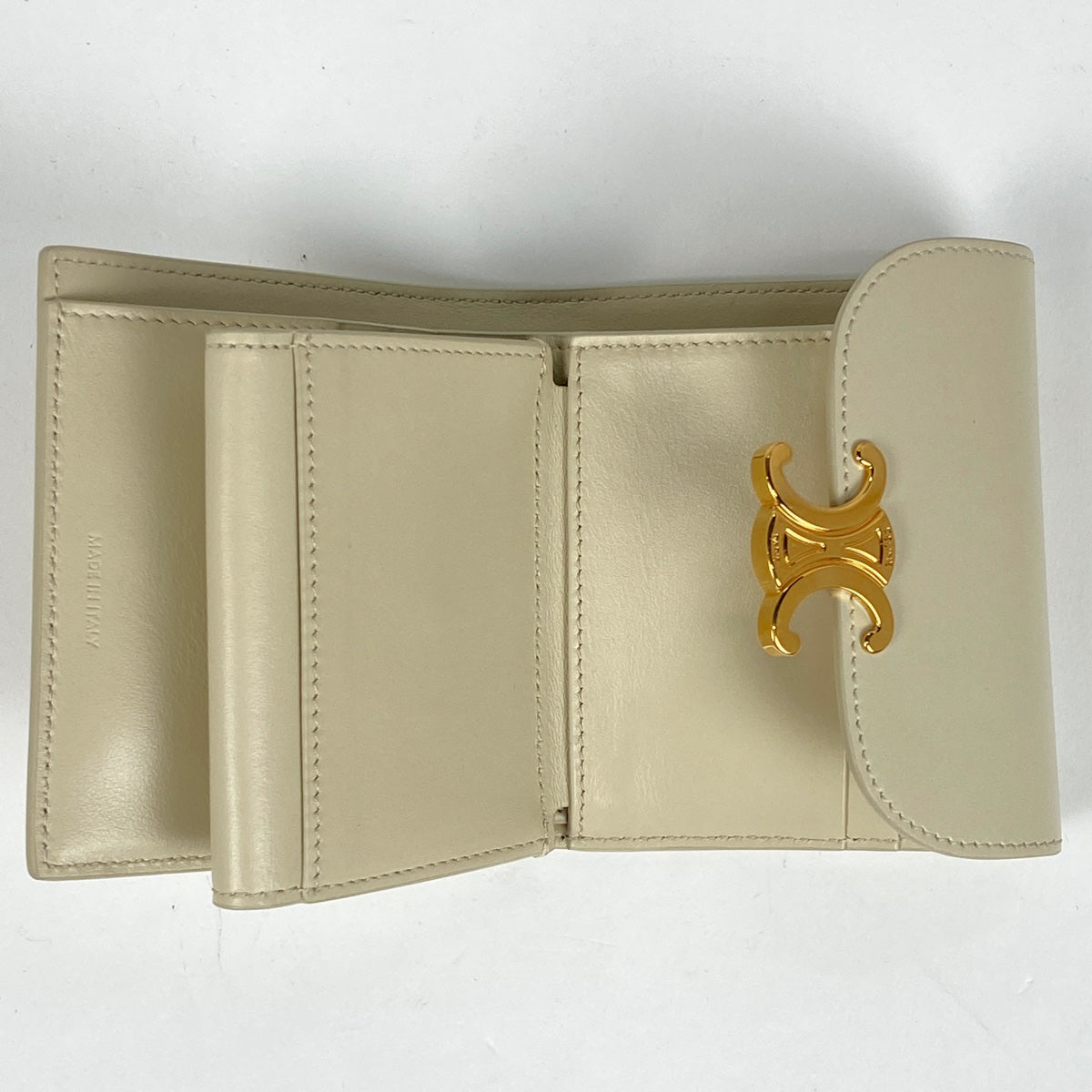 セリーヌ トリオンフ スモールフラップ 財布　三つ折り ベージュ レザー 在庫一掃】 セリーヌ トリオンフ スモール フラップ ウォレット 札入れ