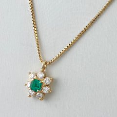 フラワーモチーフ デザインネックレス YG イエローゴールド ペンダント メレダイヤ 花 ネックレス K18 エメラルド ダイヤモンド レディース 【中古】 
 ラッピング可