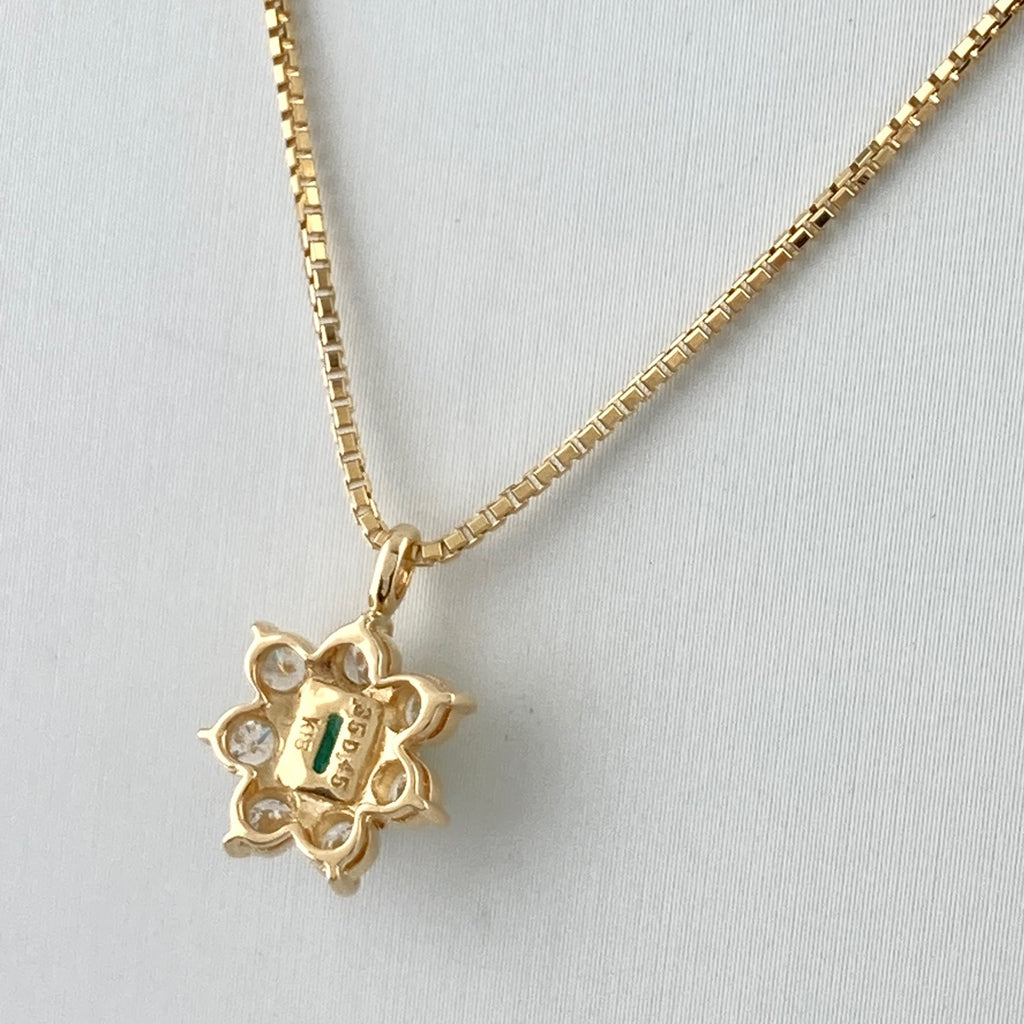 フラワーモチーフ デザインネックレス YG イエローゴールド ペンダント メレダイヤ 花 ネックレス K18 エメラルド ダイヤモンド レディース 【中古】 
 ラッピング可