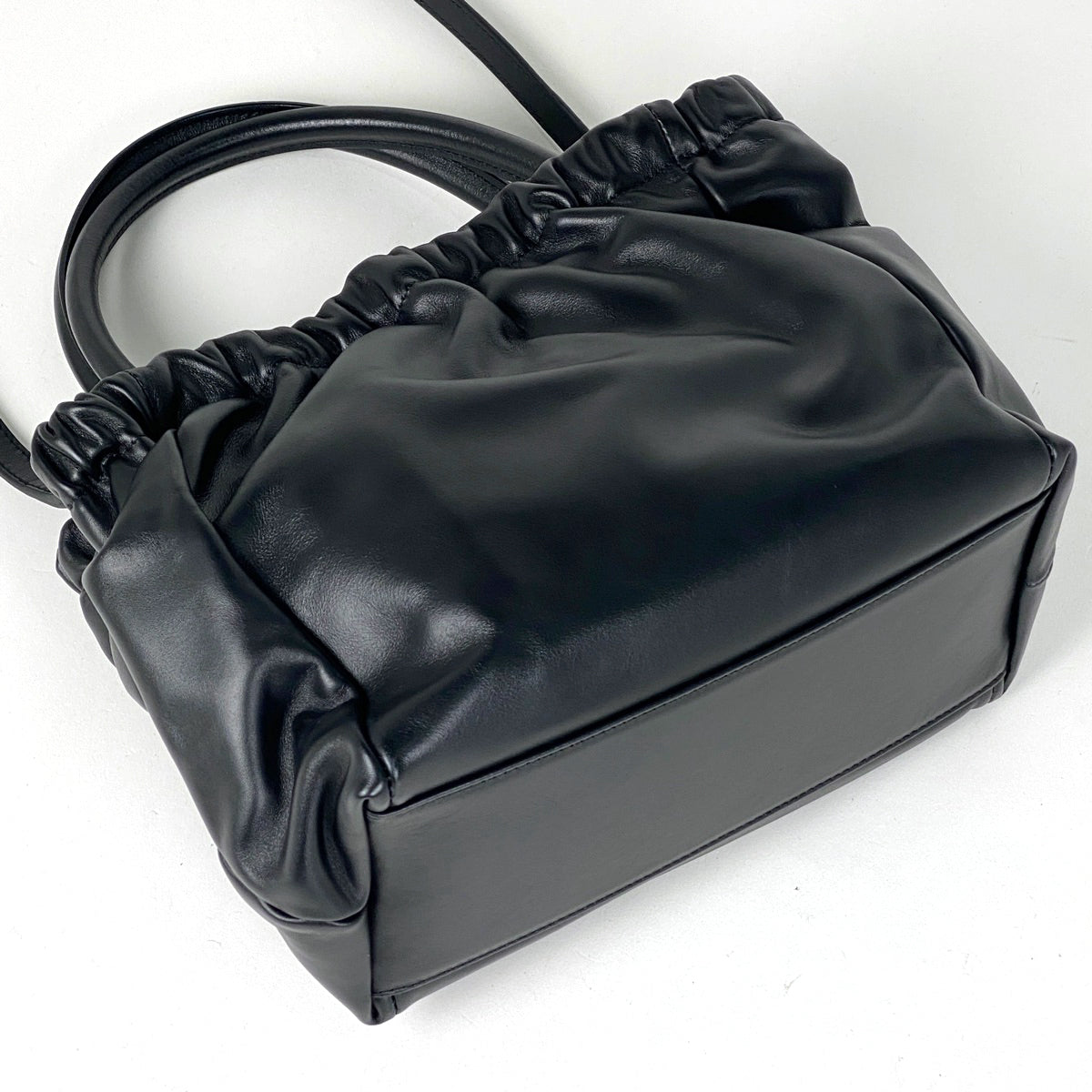 サルヴァトーレフェラガモ ヴァラリボン ハンドバッグ 2WAY ショルダー