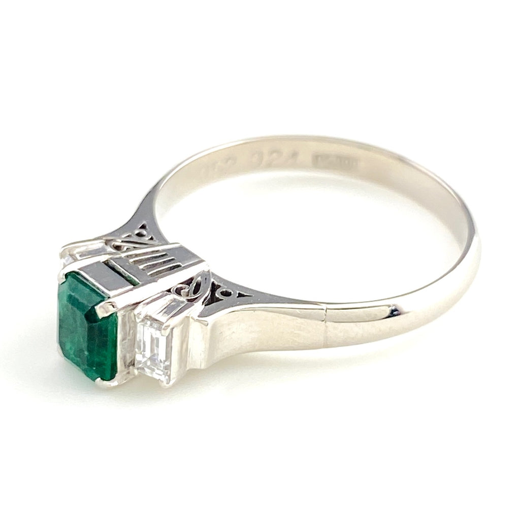 美品 Pt900 プラチナ リング 指輪 エメラルド 1.03ct ダイヤ