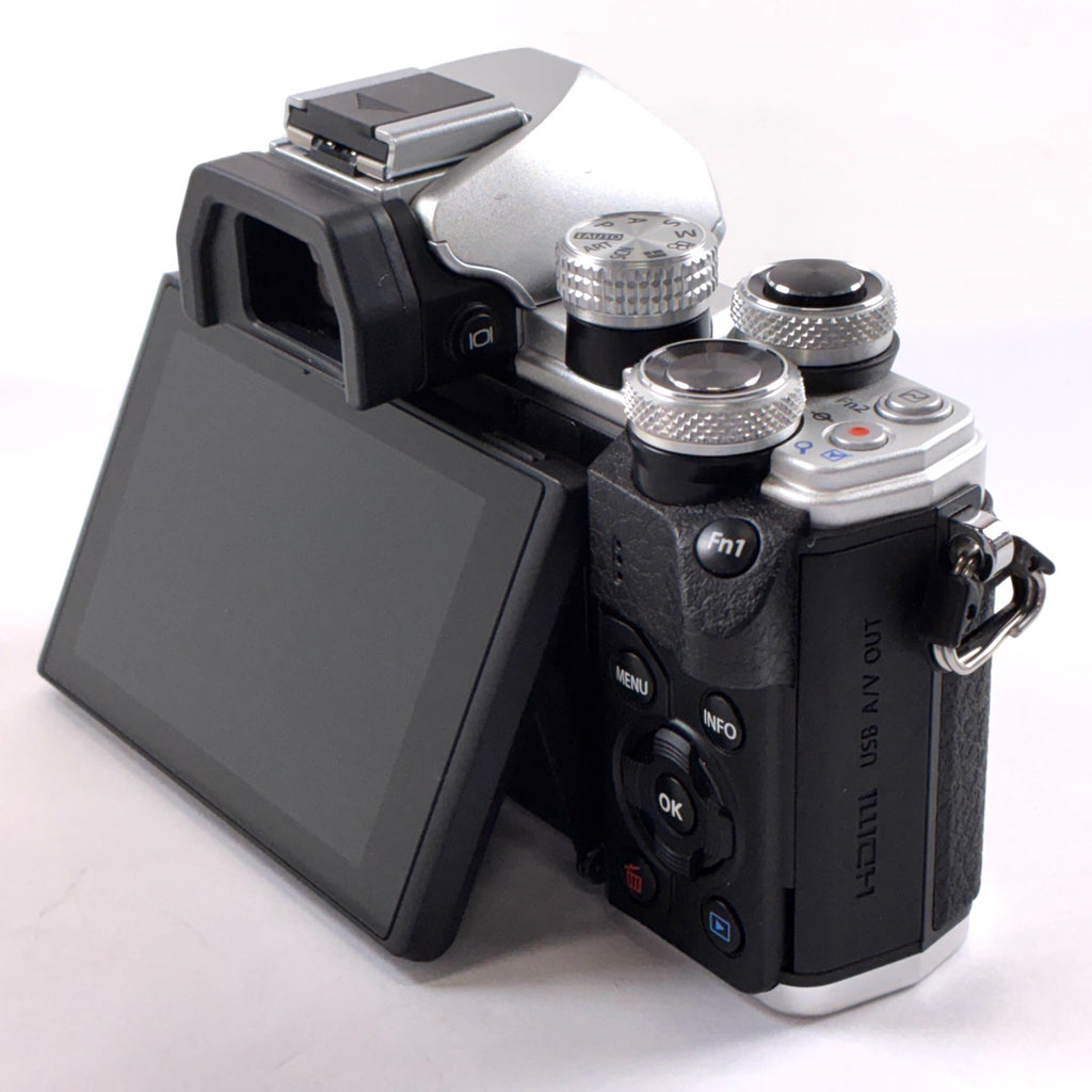 オリンパス OLYMPUS OM-D E-M10 Mark II 14-42mm EZレンズキット シルバー デジタル ミラーレス 一眼カメラ 【中古】cambb