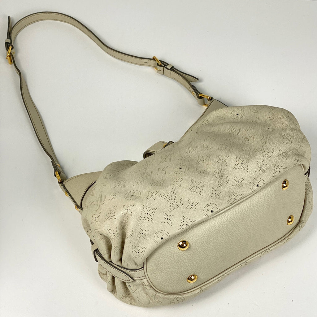 ルイ・ヴィトン XS パンチング ショルダーバッグ モノグラムマヒナ アイボリー レディース 【中古】brbag