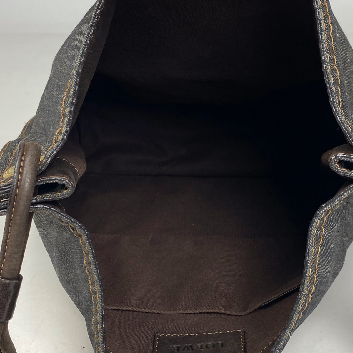 LOEWE アナグラムカットアウトショルダーバッグ