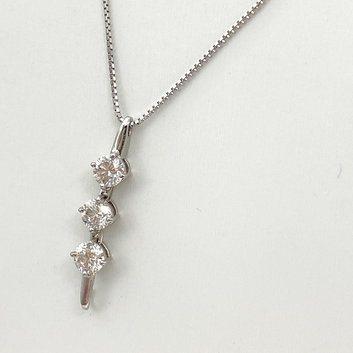 ら*ら様 プラチナ　pt900 パールペンダント 約2cm 真珠 ダイヤモンド 0.25ct プラチナ Pt900 パールペンダント