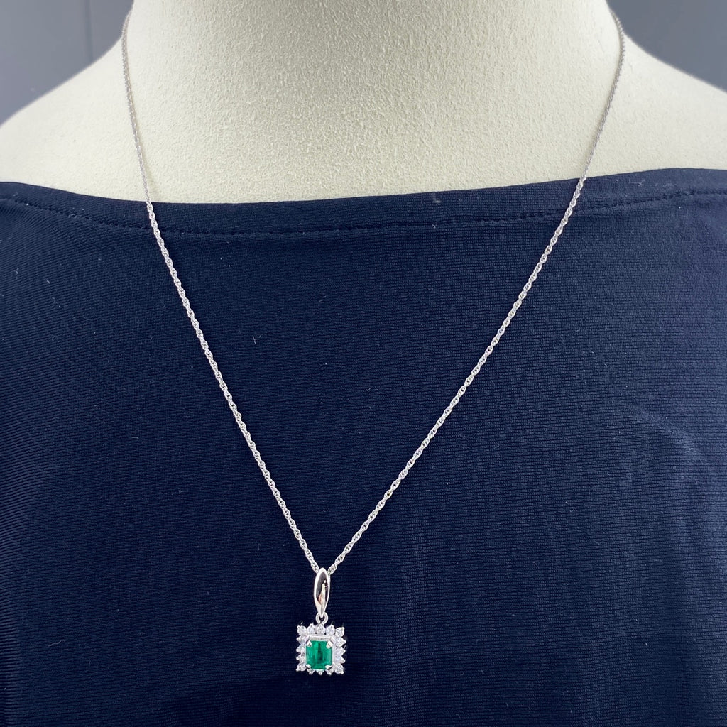エメラルド デザインネックレス プラチナ ペンダント メレダイヤ ダイヤモンド ネックレス Pt900 Pt850 エメラルド レディース 【中古】nbjwl