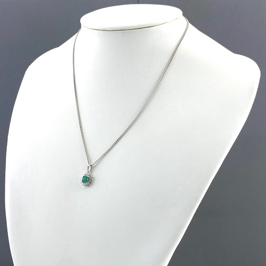 エメラルド デザインネックレス プラチナ ペンダント メレダイヤ ダイヤモンド ネックレス Pt900 Pt850 エメラルド レディース 【中古】nbjwl