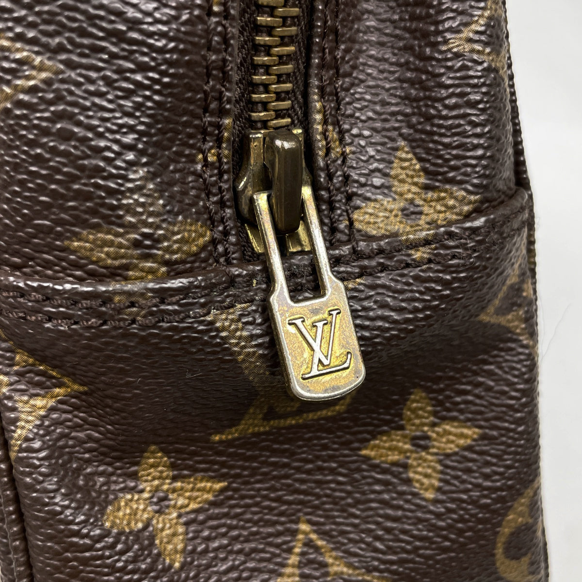 LOUIS VUITTON ルイヴィトン モノグラム トゥルース・トワレット