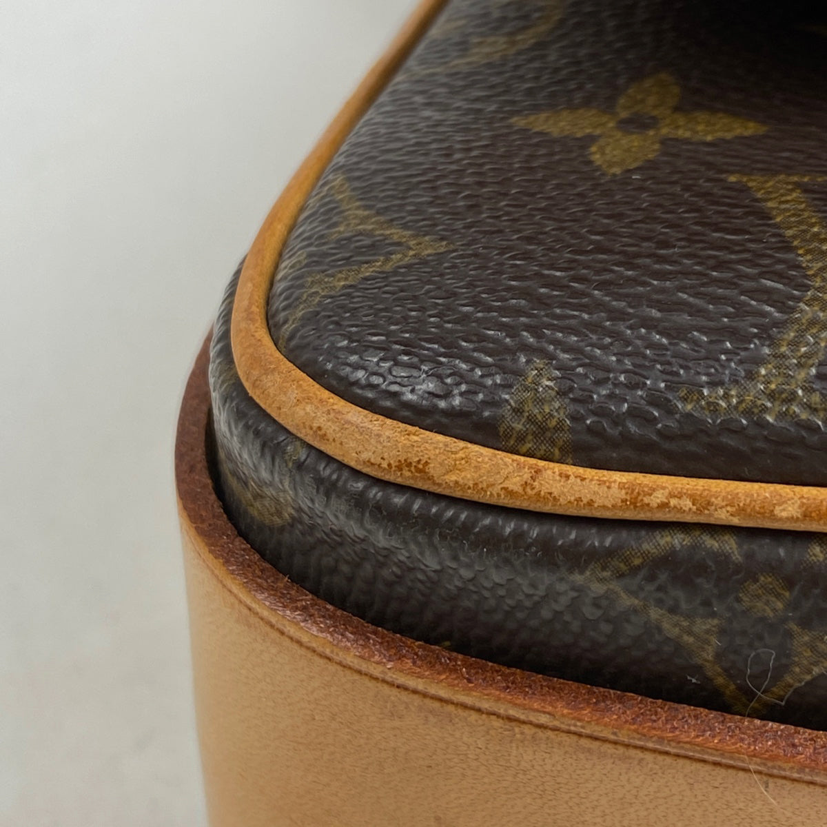 LOUIS VUITTON ルイヴィトン ショルダーバッグ カルトシエール