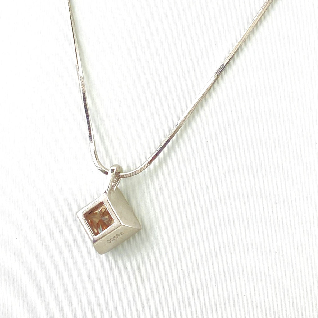 ダイヤモンド デザインネックレス プラチナ ペンダント ネックレス Pt900 Pt850 ダイヤモンド レディース 【中古】nbjwl