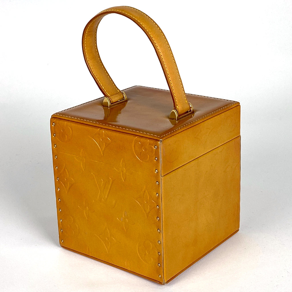 ルイ・ヴィトン ブリーカー バニティ エナメル 化粧ポーチ モノグラムヴェルニ ベージュ M91002 レディース 【中古】brbag