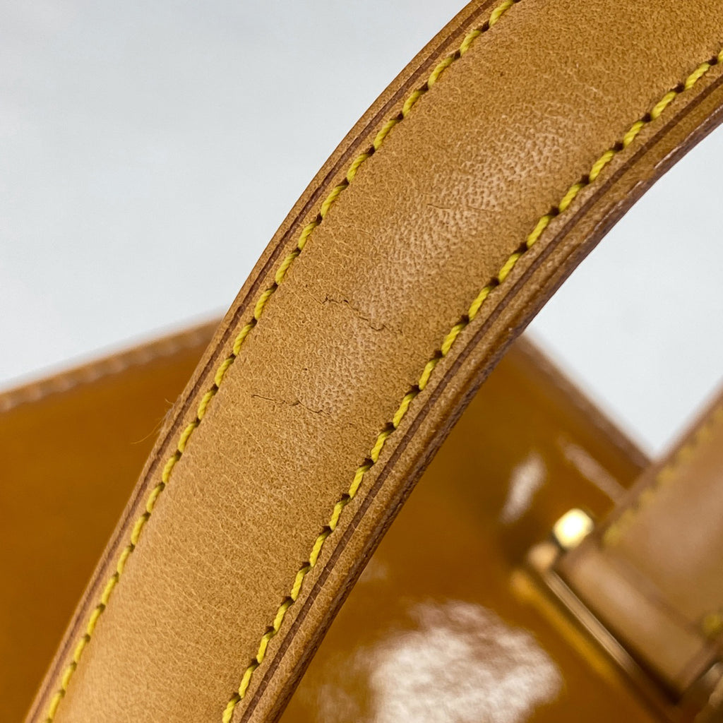 ルイ・ヴィトン ブリーカー バニティ エナメル 化粧ポーチ モノグラムヴェルニ ベージュ M91002 レディース 【中古】brbag