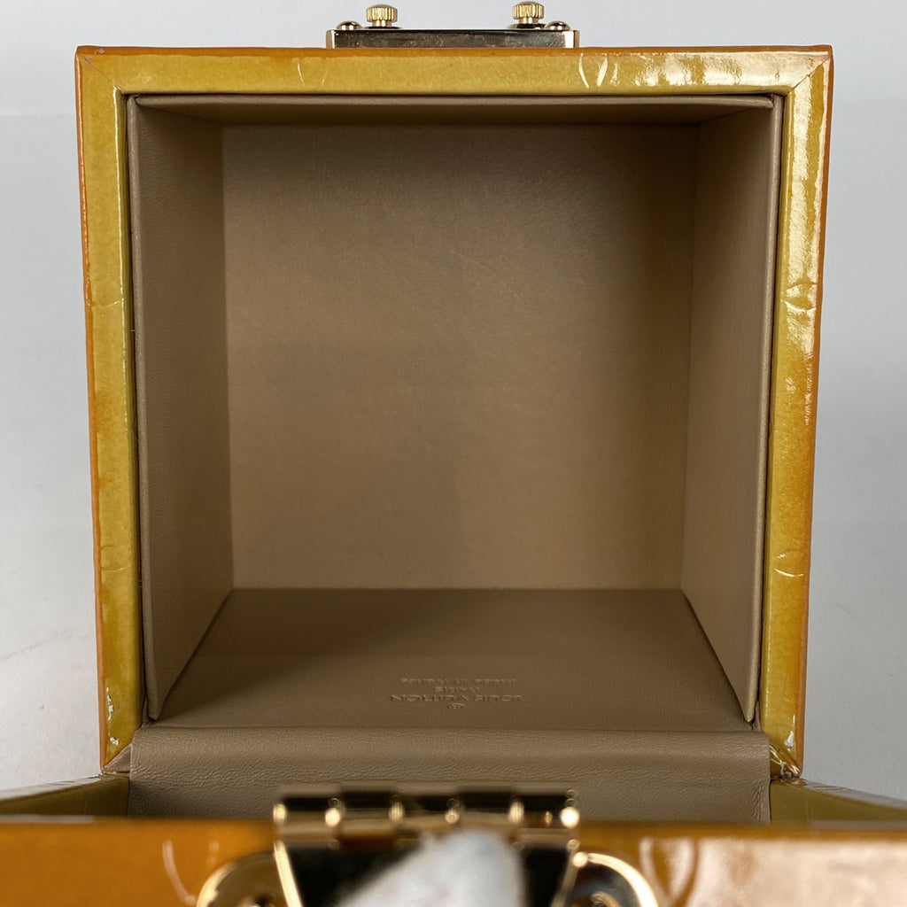 ルイ・ヴィトン ブリーカー バニティ エナメル 化粧ポーチ モノグラムヴェルニ ベージュ M91002 レディース 【中古】brbag