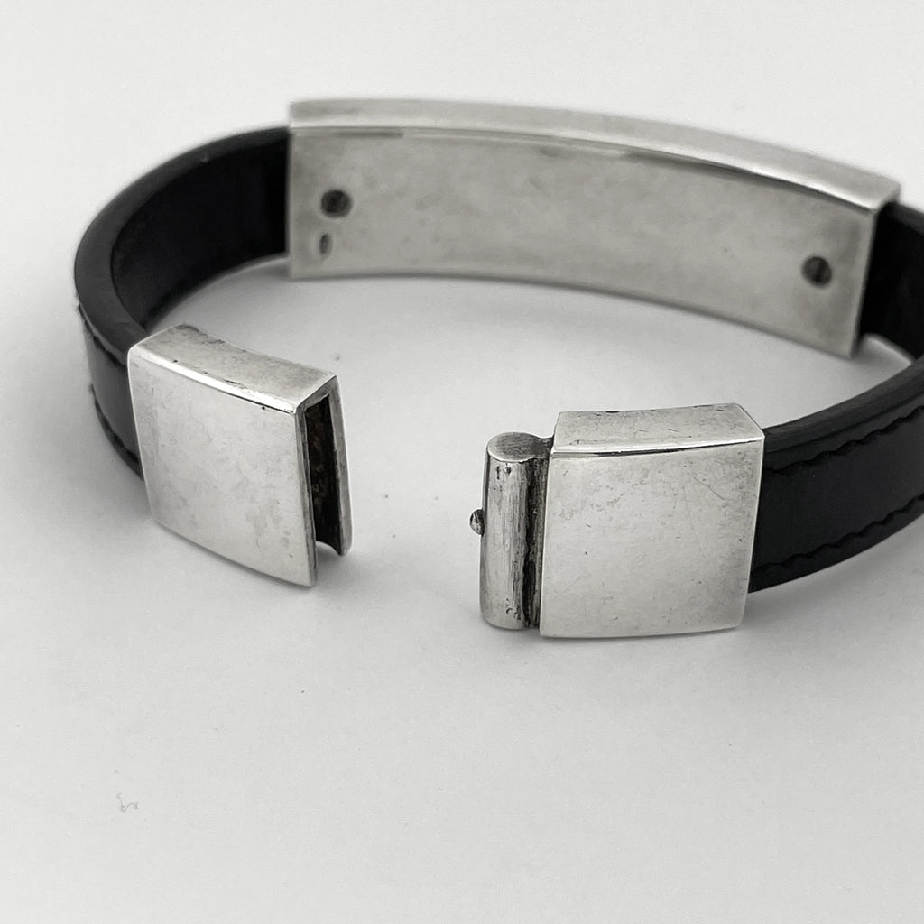 グッチ ロゴ ブレスレット 腕輪 ブレスレット シルバー925 レザー シルバー ブラック レディース 【中古】 bracc