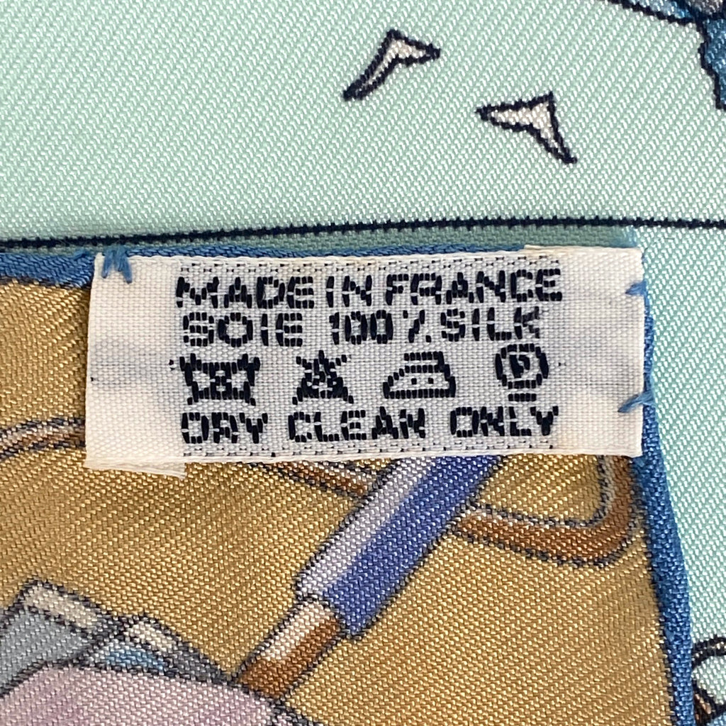 エルメス プチカレ CHARMES DES PLAGES NORMANDES ノルマンディ海岸の魅力 スカーフ シルク ブルー マルチカラー レディース 【中古】 
 ラッピング可