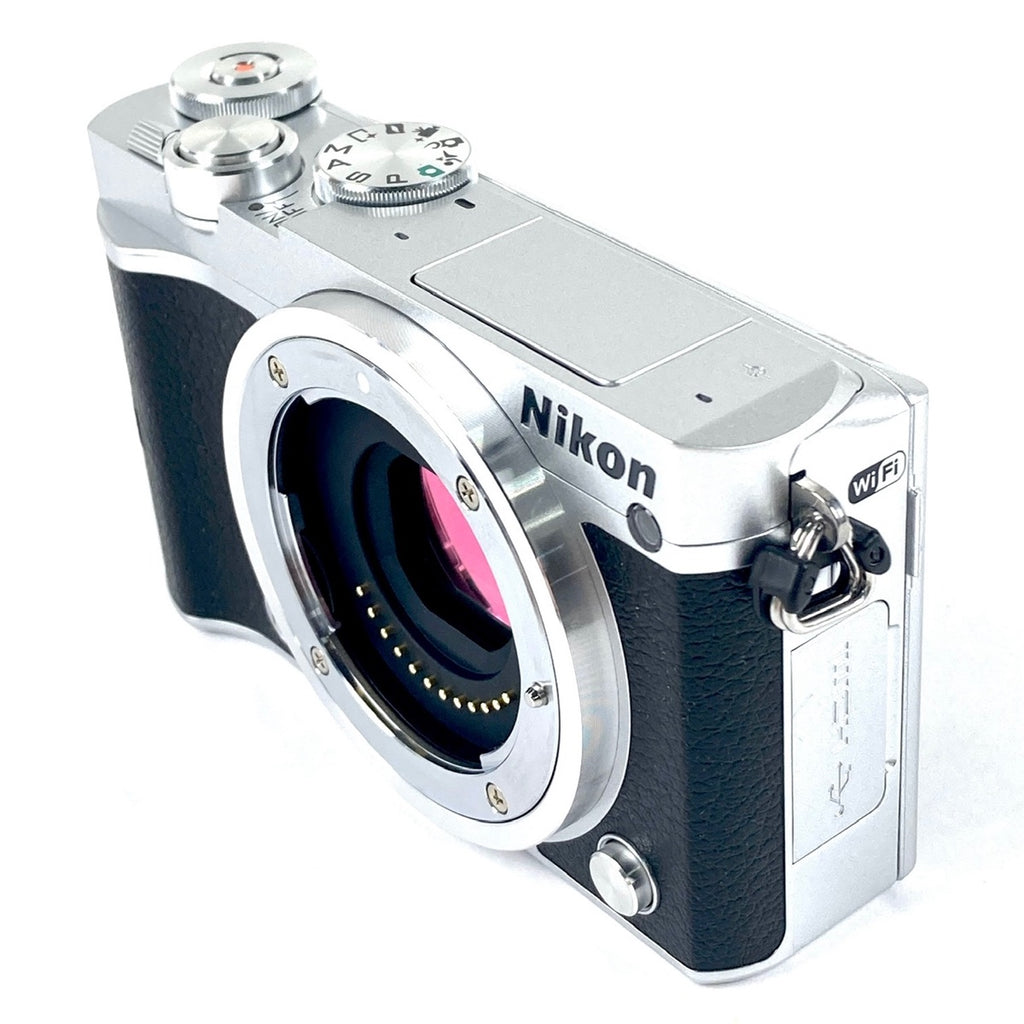 バイセル公式】ニコン Nikon 1 J5 標準パワーズームレンズキット シルバー デジタル ミラーレス 一眼カメラ 【中古】 - バイセルブランシェ