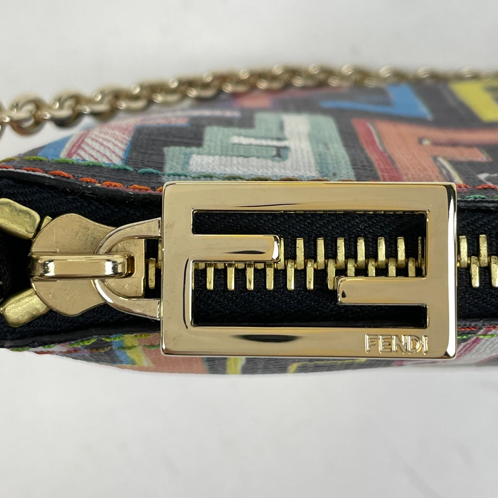 フェンディ ズッカ柄 チェーン ポーチ ハンドバッグ アクセサリーポーチ コーティングキャンバス ブラック マルチカラー 8BR592 レディース 【中古】brbag