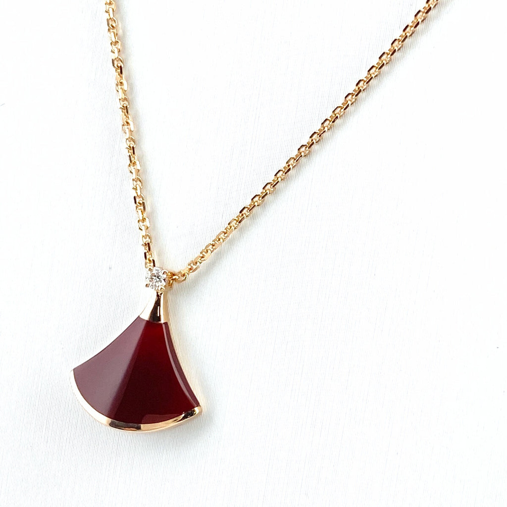 ブルガリ ディーヴァドリーム ネックレス PG ピンクゴールド ペンダント メレダイヤ ネックレス 750 ダイヤモンド カーネリアン レディース 【中古】brjwl